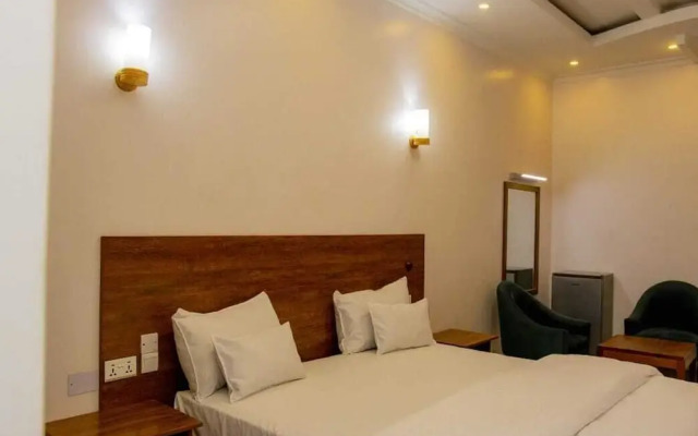 Ally  Ngali Motel