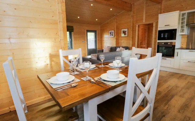 Oak Lodge