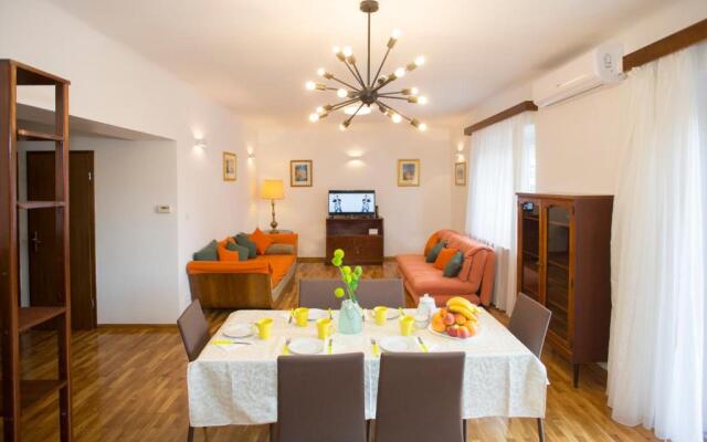 Apartment Mina