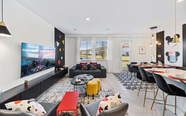 1043 Plantation Lane