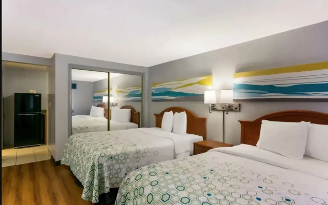 HomeTowne Studios by Red Roof Denver, PA