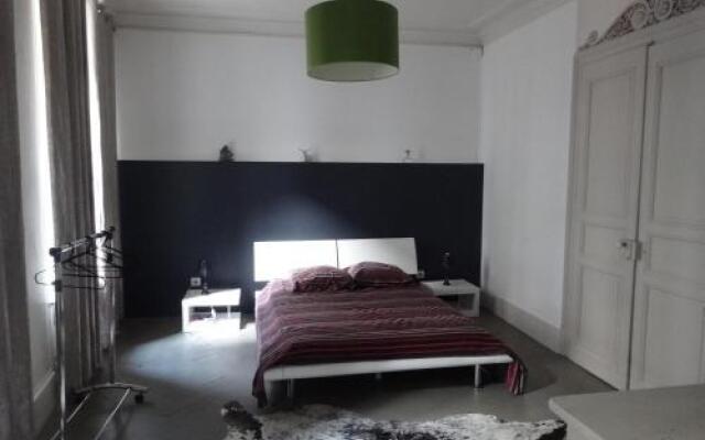 Les Serruriers - Appartement Spacieux avec Terrasse & Parking