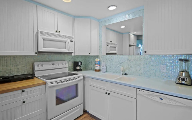 Green Reef #7- Emerald Horizon