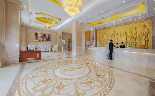 Vienna Hotel Guangdong Huizhou Huiyang Sanhe Square