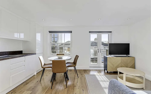 Chic Chiswick Apartment