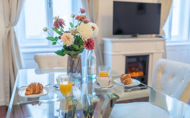 Music Academy Bedroom Suite Café Vian Apartman Kft