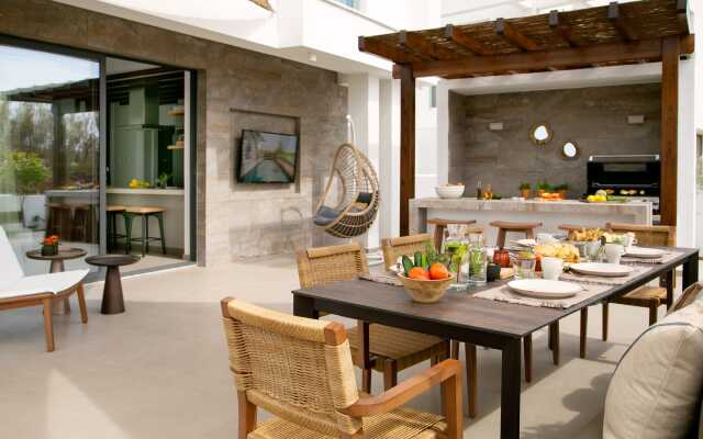 Lora Pearl Luxury Villa By Louis Hotels