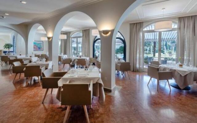 Villa Delta Suites House