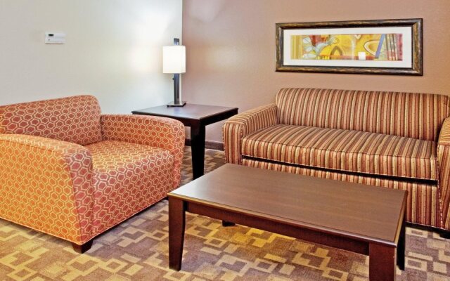 Holiday Inn Express & Suites Lincoln Airport by IHG