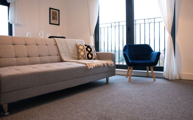 Livestay - 2 Bed 2 Bath Minutes From Heathrow