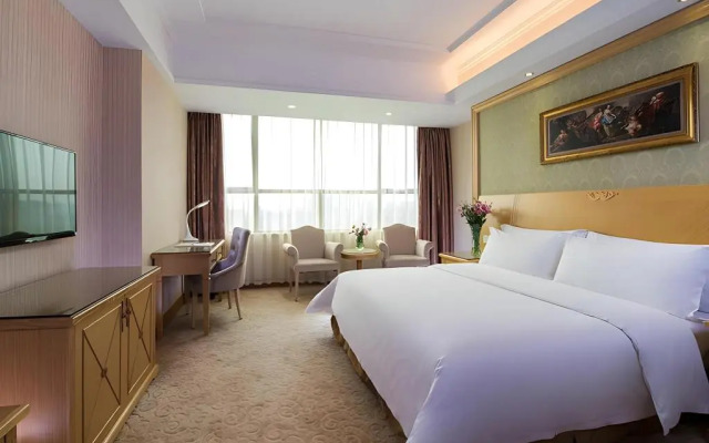 Vienna Hotel Guangdong Dongguan Tangxia South High-Speed Railway Station