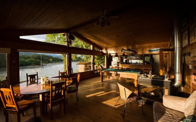 Skeena River House Bed & Breakfast