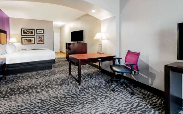 La Quinta Inn & Suites by Wyndham DFW Airport West - Bedford
