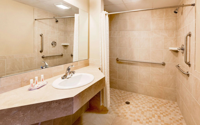 Super 8 by Wyndham Traverse City