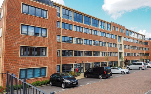 SA Today Apartments Farnborough with Fibre Wi-Fi & Netflix