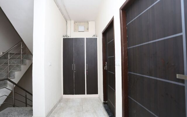 Oyo 28670 Hotel Dev Palace