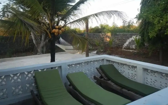 Makunduchi White House Apartment
