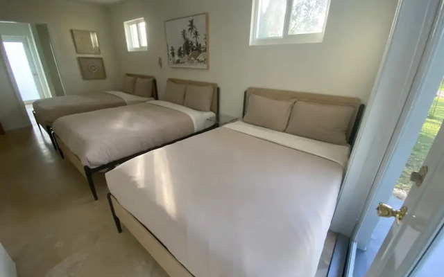 Entire Home in Biscayne Park