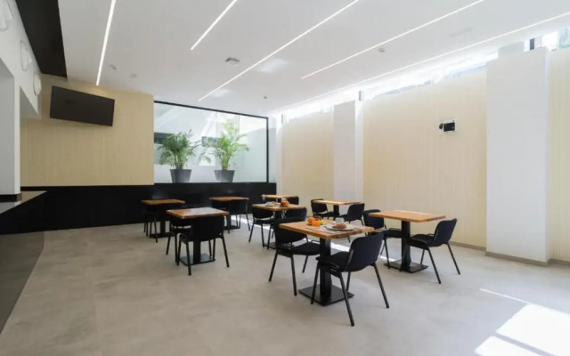 Hotel MG Poniente