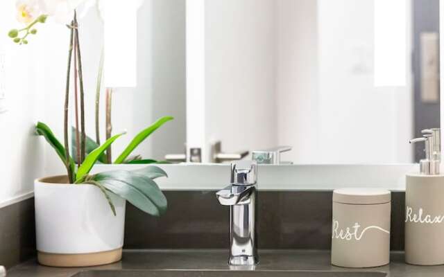 Sarkar Suites - Cumberland Street