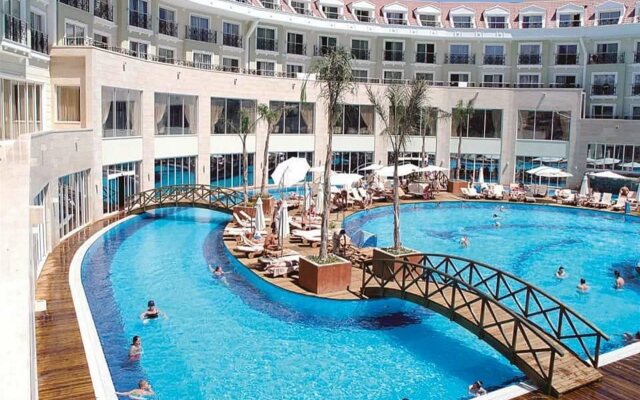 Курорт Meder Resort Hotel