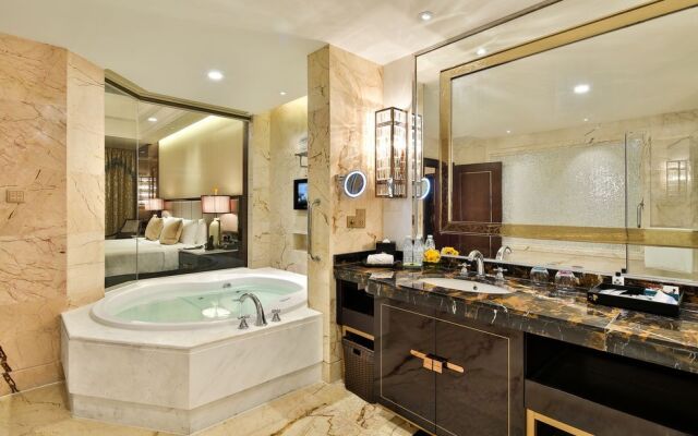 Intercontinental Sancha Lake