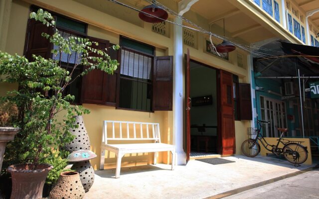 Baan Talat Phlu - Hostel