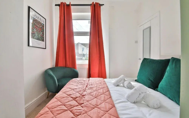Charming 3 Bed Home Near Caerphilly Castle