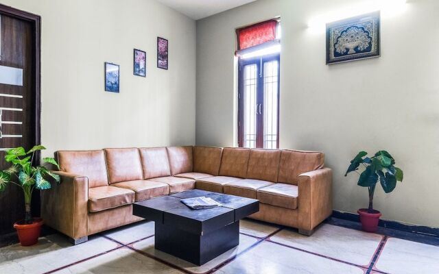 OYO 9072 Noida Dreamz