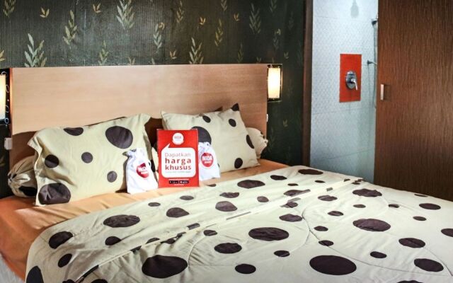 Ten House Guest & Resto by RedDoorz