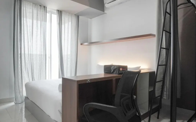 Comfort And Warm Studio Room At West Vista Apartment