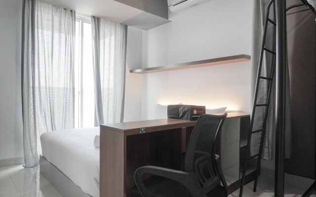 Comfort And Warm Studio Room At West Vista Apartment