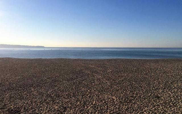 T2 proche de la gare, à 10 minutes à pieds de la Croisette, piscine & parking dans résidence de haut standing