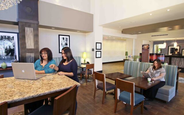 Hampton Inn & Suites Winnie
