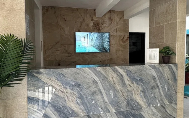 Plaza Nardos Hotel & Suites