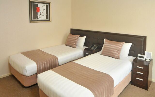 Tudor Court Motor Lodge