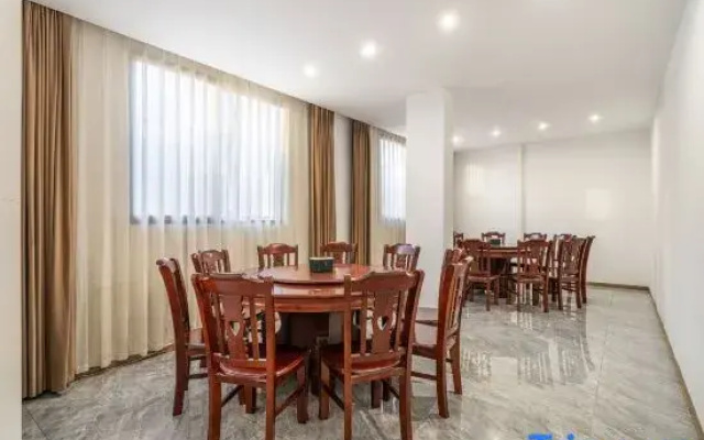 Jialong Hotel (Jinyun Huzhen)