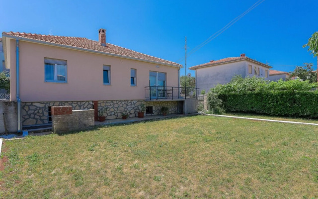 Rovere Pula in Pula With 2 Bedrooms and 1 5 Bathrooms