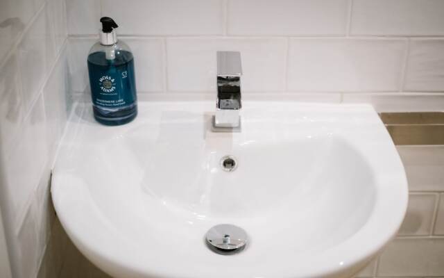 The Annex - Windermere Escape for Two