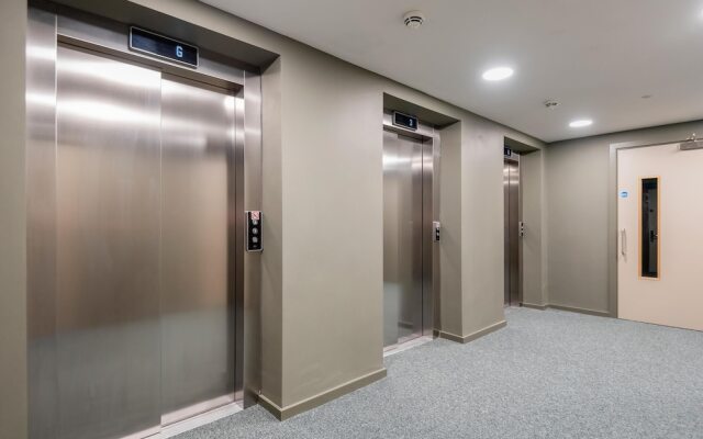 Amazing Location! 6BR Liverpool Apt Sleeps 6