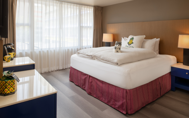 Staypineapple, Hotel Rose, Downtown Portland