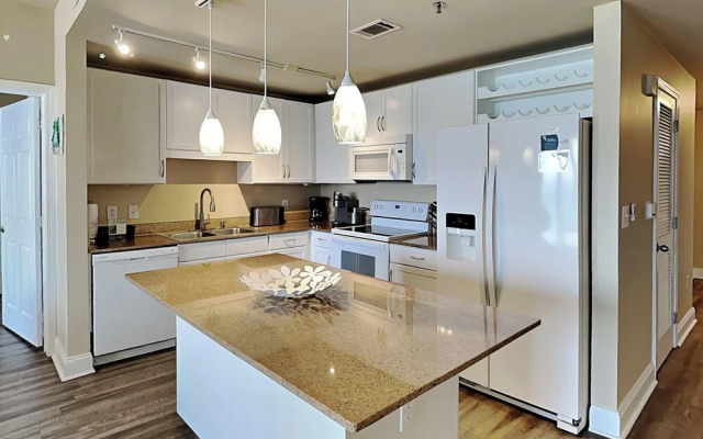 Laketown Wharf #1126