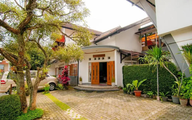 Rumah Asri Bed And Breakfast