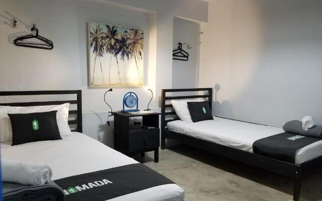 Nomada Urban Beach Hostel - Adults Only