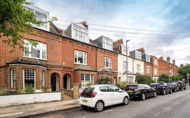 Exceptional 4-bed house right by Battersea Park