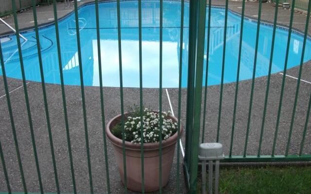Cascade Inn and Suites