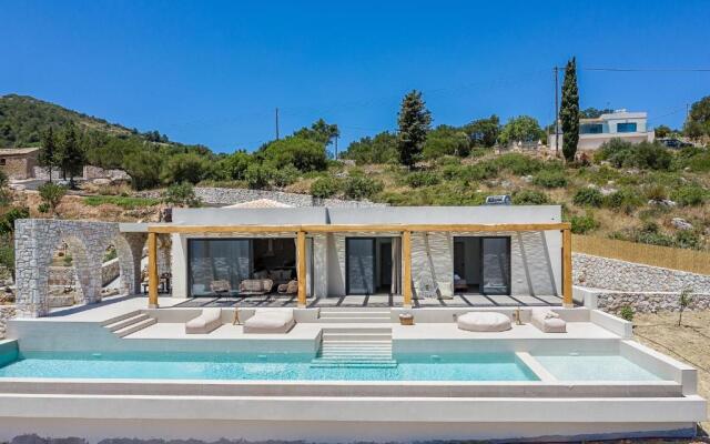 SUOLO di GIOIA Villa with magnificent sea view and infinity pool 18*4m