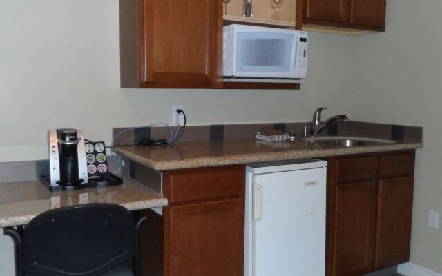 Above The Beach Guest Suites