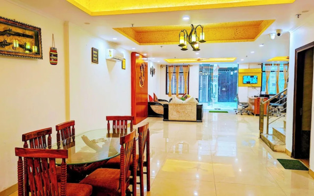 Hotel Moon Taj Near Yashobhoomi