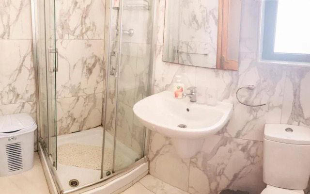 XL Central Home - Sleeps 10 people